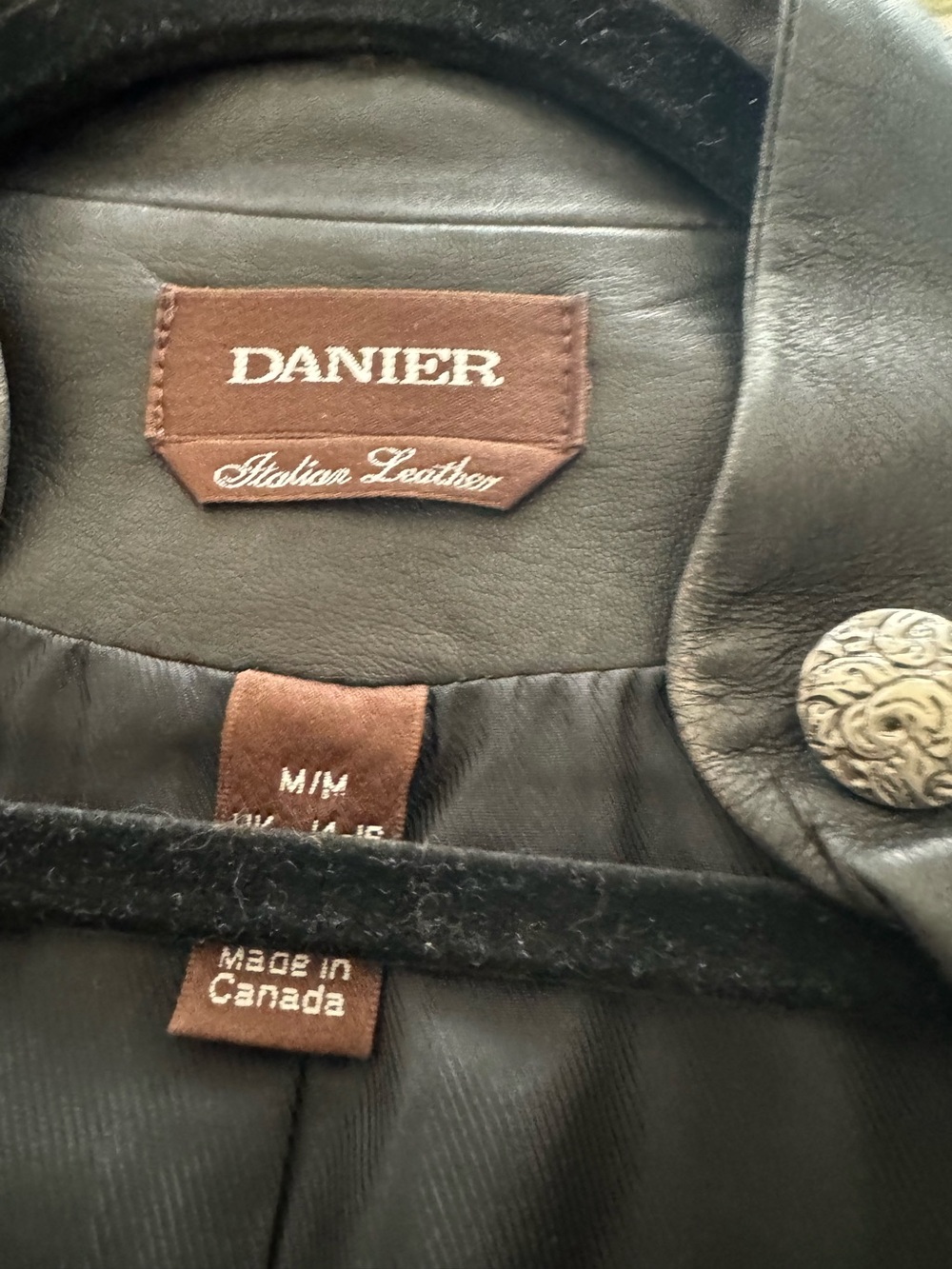 Danier Black Italian leather with military style like closure. Fall trendy 🍁🍂💫
